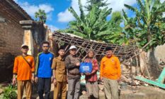 Rumah Roboh Diterjang Angin, Nenek Mojia Terima Bantuan RTLH dari BAZNAS Sumenep