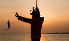 Hanya 5 Kilometer dari Pusat Kota Pamekasan, Dermaga Ini Jadi Spot Mancing Favorit dengan Panorama Sunset