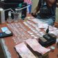 Barang bukti sabu, uang tunai, dan alat pendukung yang diamankan Polsek Masalembu dalam pengungkapan kasus narkotika di Desa Masalima. (Dok. NusaMadura.com)